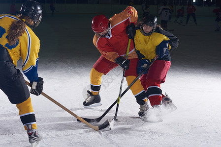 冰球运动运动员行动,商业竞争,青少女孩训练图片