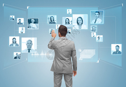 总经理企业家商业,人,沟通社交网络商人触摸虚拟屏幕上的联系人图标背蓝色背景设计图片