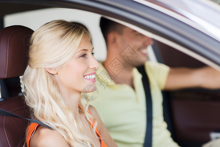 交通,休闲,公路旅行人们的快乐的男人女人驾驶汽车图片