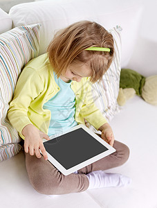 休闲技术儿童家里平板电脑的小女孩图片