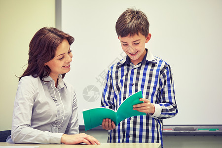 教育,小学,学,考试人的学校男孩与笔记本老师课堂上背景图片