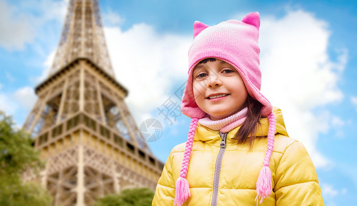童,旅游,度假人的快乐美丽的小女孩埃菲尔铁塔巴黎的背景图片