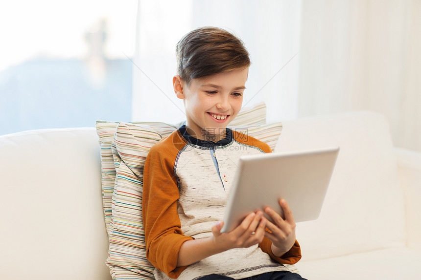 休闲,儿童,技术人的微笑男孩与平板电脑家里图片