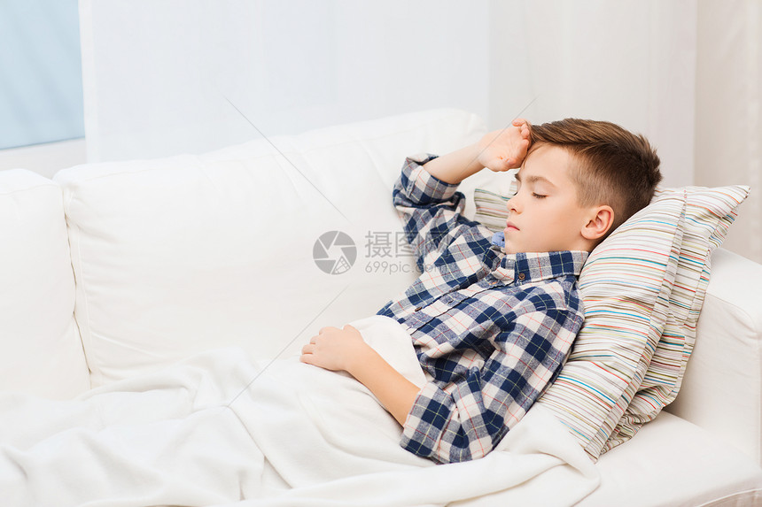 童,医疗,人医学生病的男孩流感躺床上,家里头痛图片