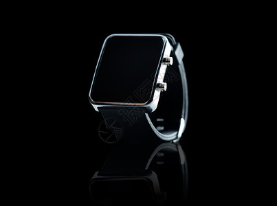 现代技术时间象媒体黑色智能手表的特写图片