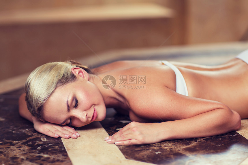 人,美,水疗,健康的生活方式放松的美丽的轻女人躺土耳其浴室的吊床上图片