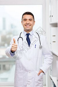医疗保健,职业,人医学微笑的男医生穿着白色外套医疗办公室图片