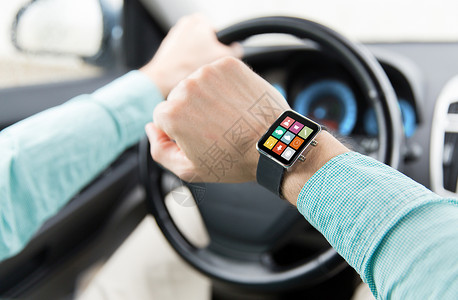 运输,商务旅行,技术,时间人的与应用图标智能手表屏幕驾驶汽车图片