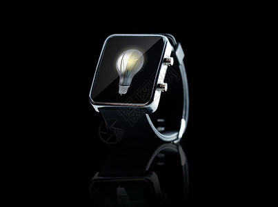 现代技术,理念,灵感象黑色智能手表灯泡屏幕上图片