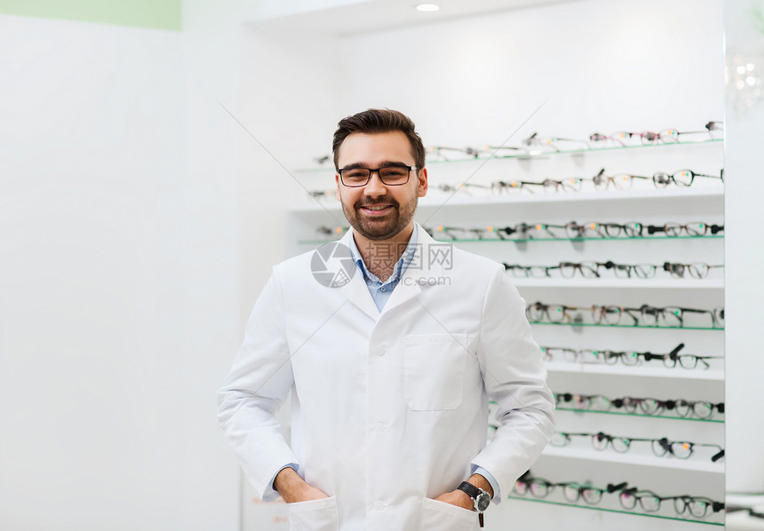 医疗保健,人,视力视力微笑的眼镜白色外套光学商店图片