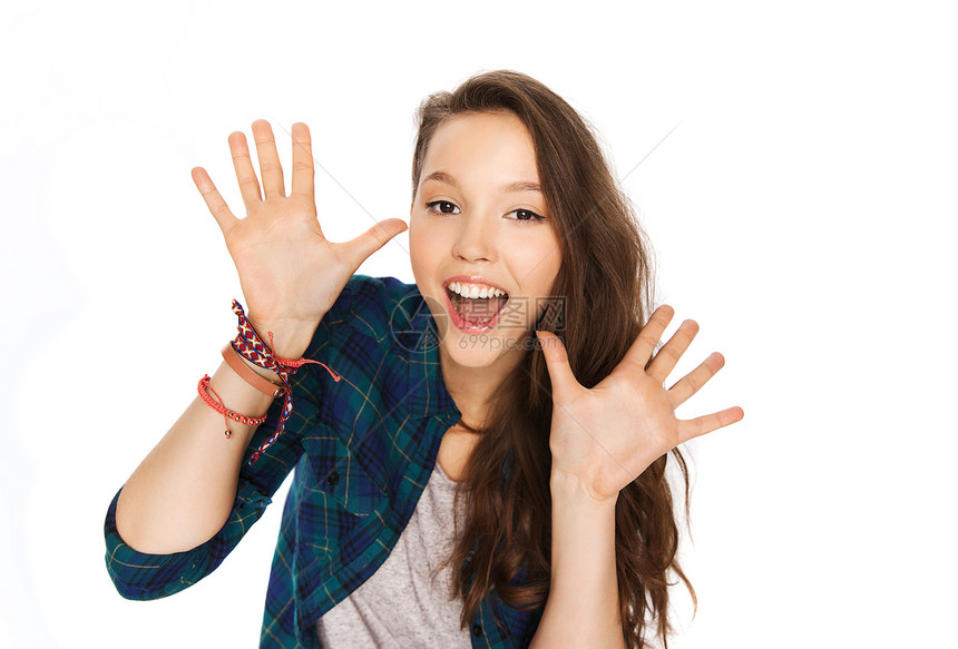 人青少的快乐的笑,漂亮的少女举手快乐的笑,漂亮的十几岁的女孩举手图片