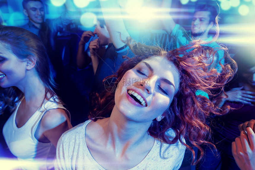 派,假期,庆祝,夜生活人们的微笑的朋友俱乐部跳舞图片