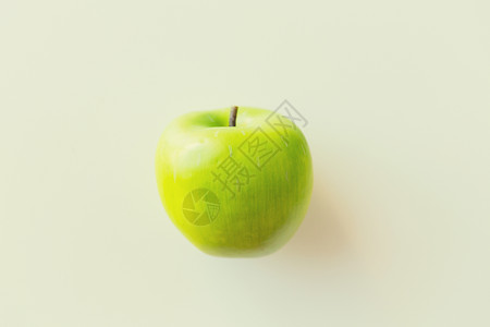 水果,饮食,生态食品物品的成熟的绿色苹果超过白色图片
