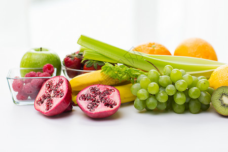 健康的饮食,食物饮食新鲜成熟的水果浆果桌子上图片