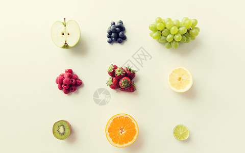 饮食,生态食品,健康饮食象成熟的水果浆果白色表图片
