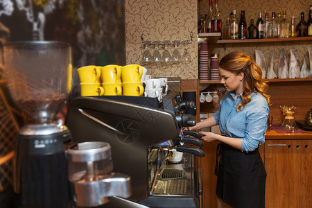 设备,咖啡店,人技术咖啡师妇女用咖啡机咖啡馆酒吧餐厅厨房煮咖啡图片