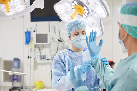外科,医学人的护士协助外科医生帮助手套手术室医院图片