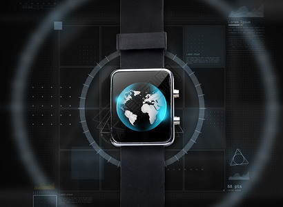 现代技术,象大众媒体的黑色智能手表与世界地球仪屏幕上图片
