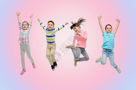 快乐,童,自由,运动人的快乐的小孩子粉红色的背景下空中跳跃图片