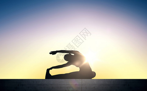 健身,运动,训练生活方式的妇女锻炼伸展楼梯上的阳光背景图片
