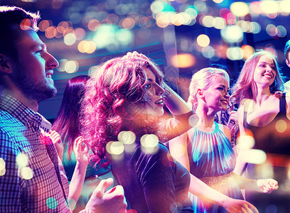 派,假期,庆祝,夜生活人们的微笑的朋友俱乐部跳舞图片