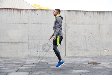 健身,运动,人,锻炼生活方式的男人跳绳户外图片
