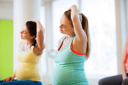 怀孕,运动,健身,人健康的生活方式群快乐的孕妇健身房锻炼图片