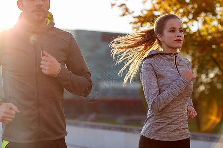 健身,运动,人生活方式的夫妇户外跑步图片