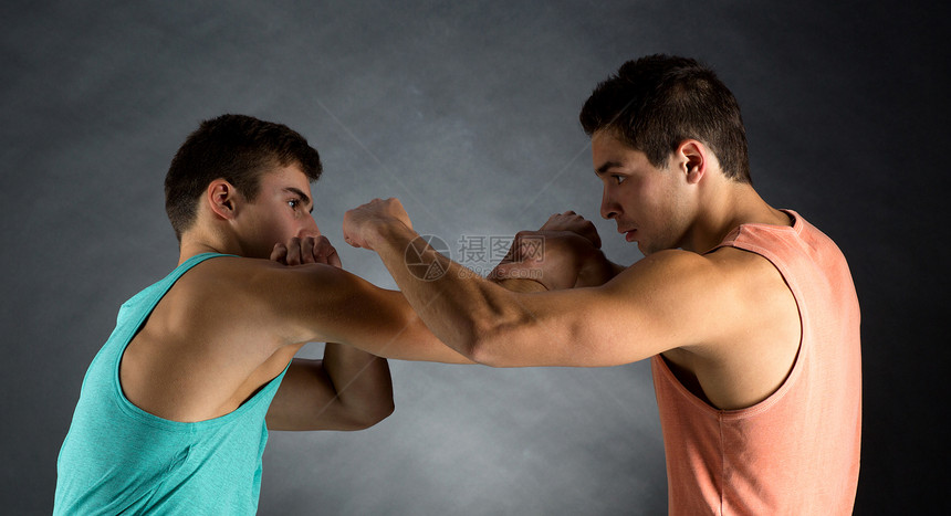 运动,竞争,力量人的轻人摔跤图片