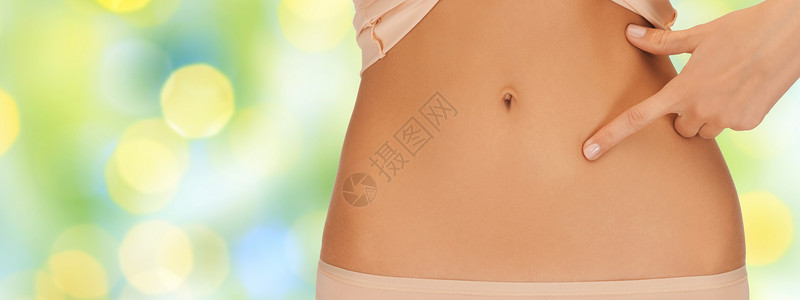健康,消化,美丽,人减肥的近距离的女人指着肚子绿灯背景背景图片