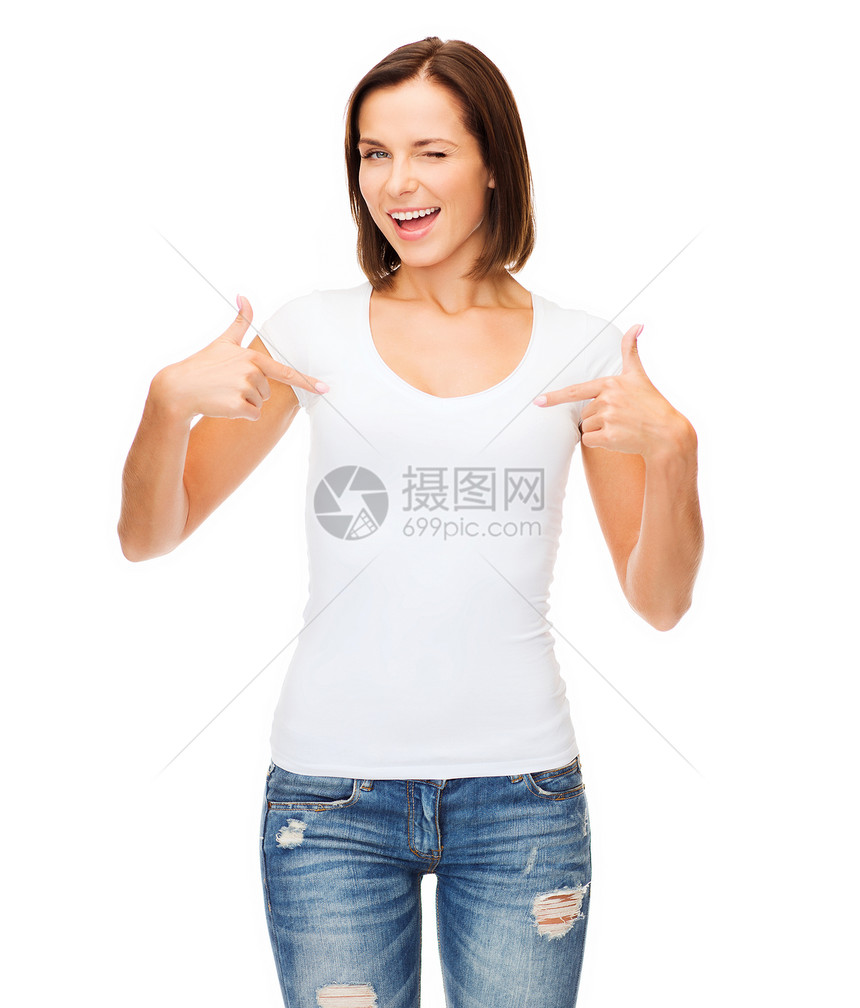 T恤的理念微笑眨眼的女人空白的白色T恤穿着空白白色t恤的女人图片