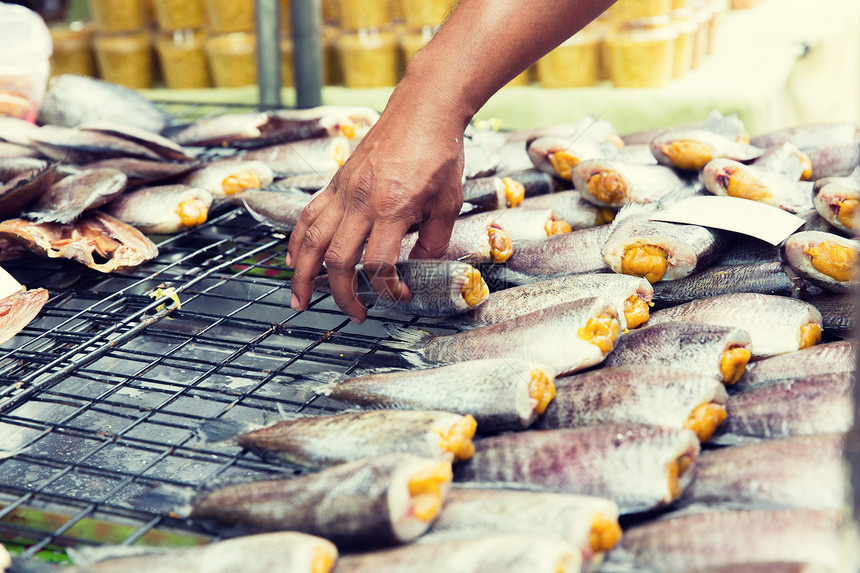 烹饪,亚洲厨房,销售食品密切的手鱼街头市场图片