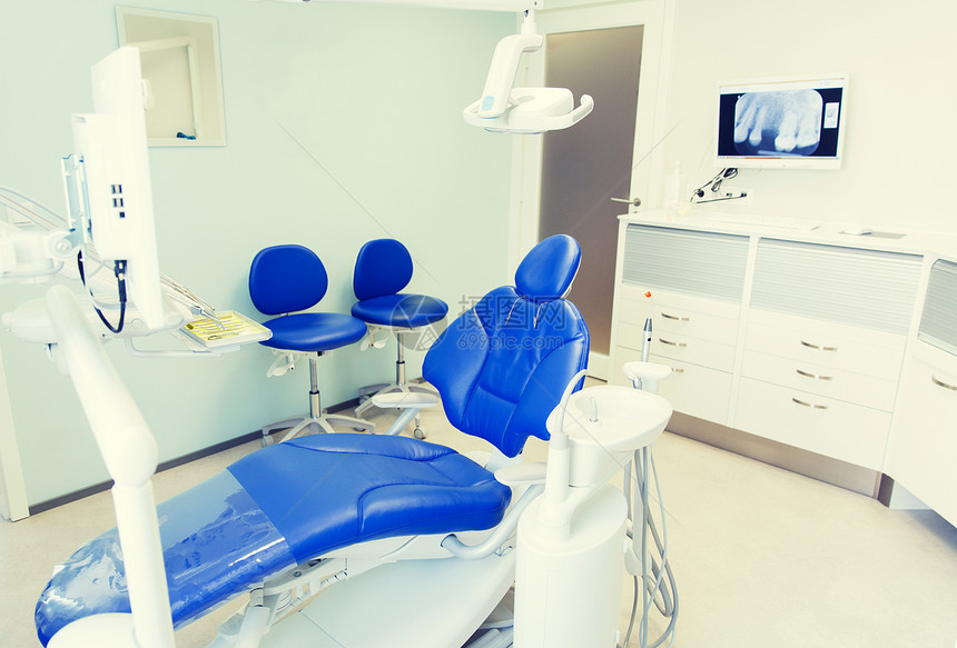 牙科,医学,医疗设备口腔医学新的现代牙科诊所办公室内部与椅子图片