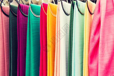购物,工业,销售服装五颜六色的纺品亚洲街道市场图片