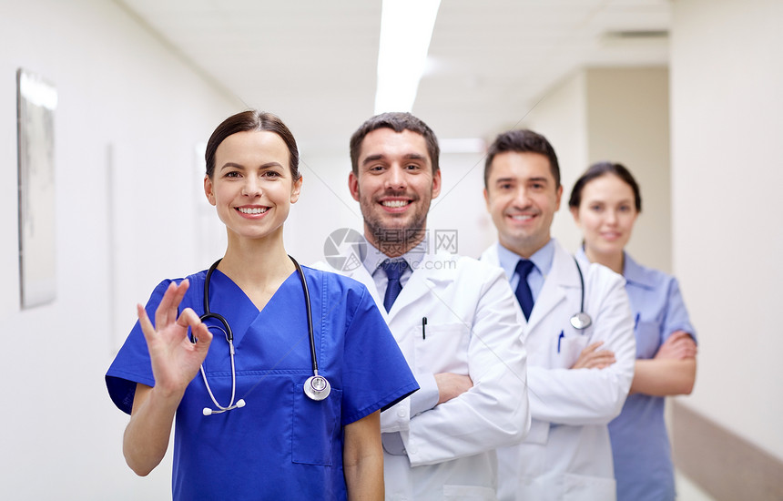 诊所,专业,人,保健医学快乐的医生医生医院走廊OK手标志图片