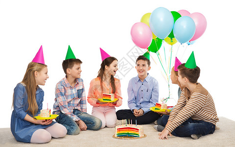 童,假期,庆祝,友谊人的快乐的微笑孩子戴着生日蛋糕气球的派帽图片