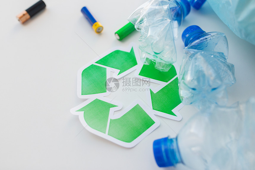 废物回收再利用垃圾处理环境生态用垃圾袋绿色回收符号废旧塑料水瓶电池图片