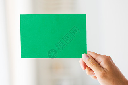 人信息广告生态手握绿卡背景图片