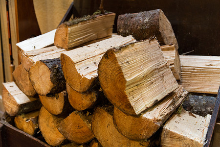 炉子加热,燃料木材木柴堆图片
