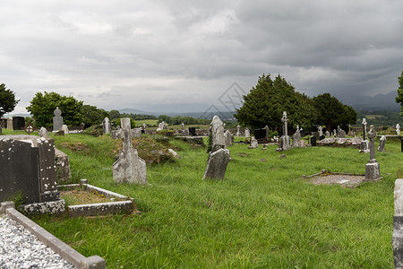 古老的纪念碑埋葬爱尔兰凯尔特墓地墓地上的旧墓碑废墟爱尔兰旧凯尔特墓地图片