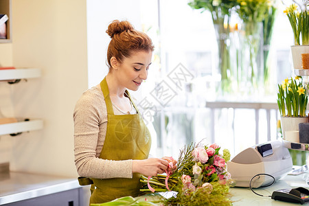 人,商业,销售花卉快乐微笑的花店妇女花店图片