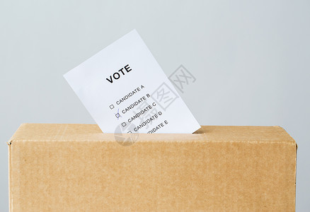 投票公民权利投票插入投票箱插槽的选举选举时插入投票箱插槽背景图片