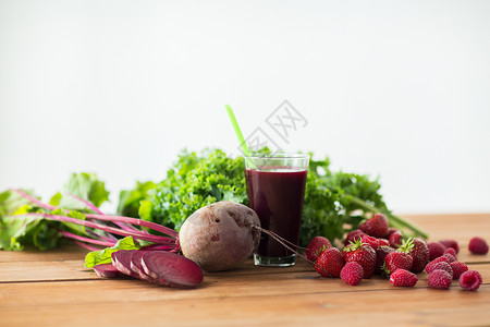 健康饮食,食物,节食素食木制桌子上的甜菜根汁,水果蔬菜图片