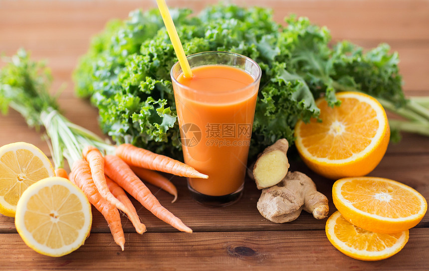 健康的饮食,食物,节食素食的杯胡萝卜汁,水果蔬菜木制桌子上图片