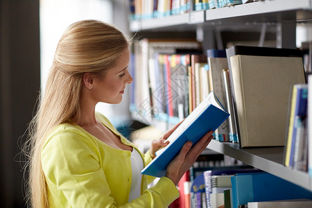 教育,高中,大学,学人的微笑学生女孩图书馆读书图片