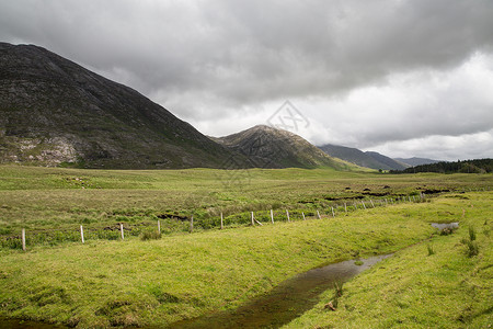 自然景观爱尔兰康奈马拉的山丘山脉平原爱尔兰康奈马拉的山丘平原图片