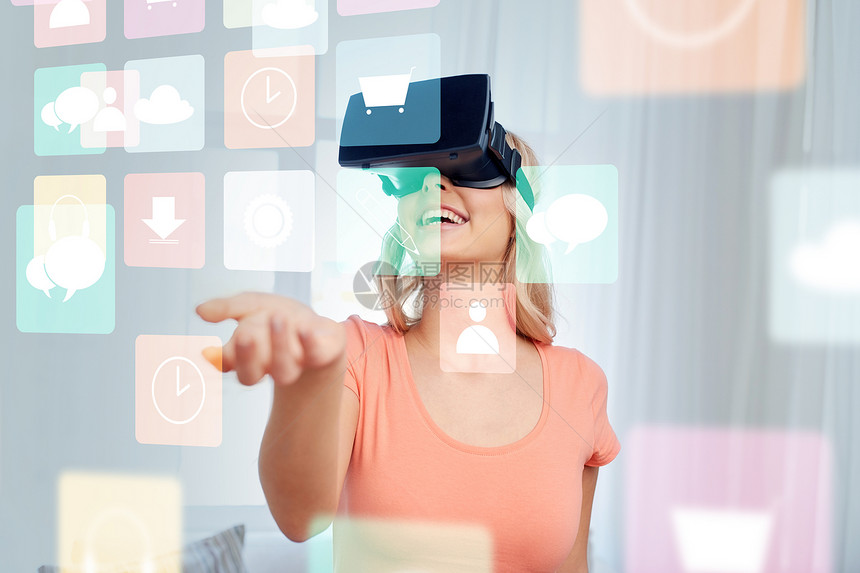 技术,增强现实,多媒体人的快乐的轻妇女与虚拟耳机3D眼镜看菜单图标图片