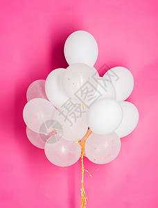 节日,生日,派装饰膨胀的白色氦气球粉红色的背景背景图片