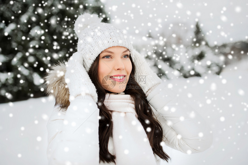 人们,季节休闲的快乐的女人户外穿冬天的衣服图片