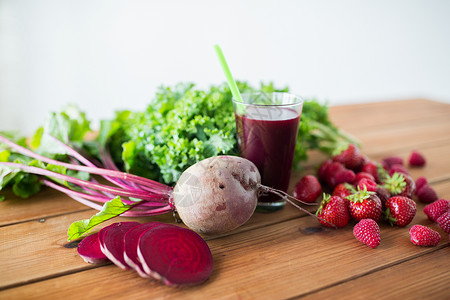 健康饮食,食物,节食素食木制桌子上的甜菜根汁,水果蔬菜图片